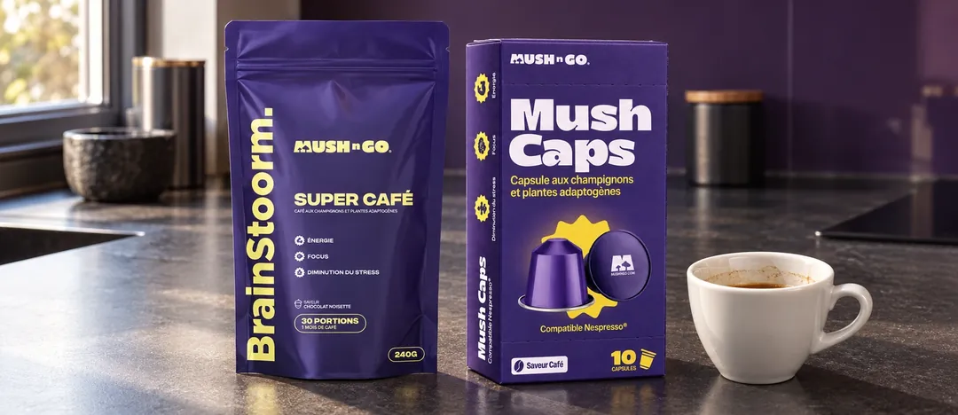 Sachet de Brainstoorm et boîte de Mush Caps à côté d'une tasse d'expresso à moitié bue sur un plan de travail